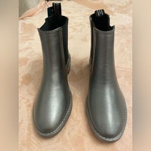 EMU Australia Ellin Silver Rainboots Size 7 W.  NWT